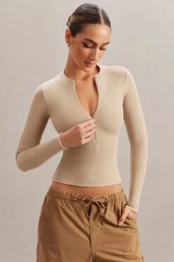 Long Sleeve Crop Top In Stone 13 Long Sleeve Crop Top In Stone -Sway Line Zone 5873 4 Ilina Stone Long Sleeve Zip Up Top