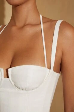 Gathered Bust Linen Crop Top In White -Sway Line Zone 6779 6762 11 Noa Anistyn White Gathered Bust Detail Top Trouser b4dc2a61 2d5c 45bb a1f2 abe33d479ef3