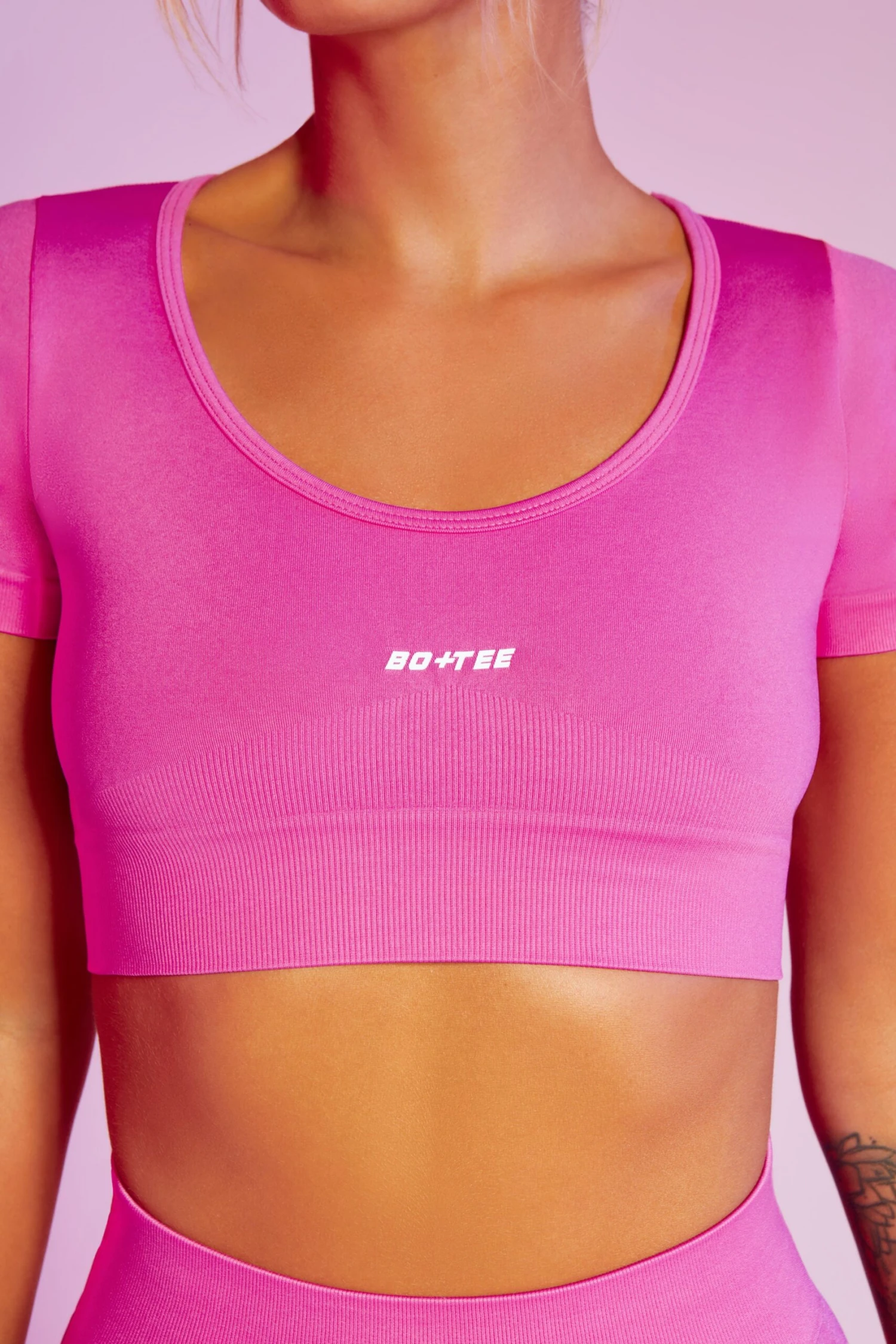 Mindset Seamless Scoop Neck Crop Top In Pink 5 Mindset Seamless Scoop Neck Crop Top In Pink - Image 5